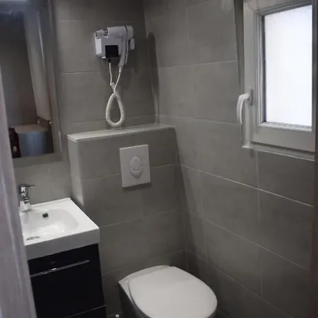 Puy De Dome فندق 3*